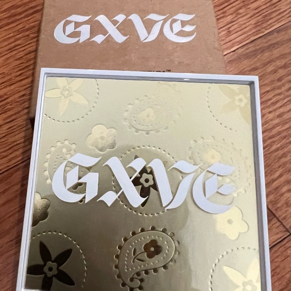 GX
BY GWEN STEFANI FEELIN' CHEEKY
CLEAN AMPLIFYING BLUSH DUO-Lasting Love - Picture 4 of 6